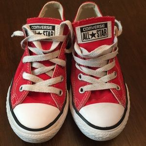 little girl red converse